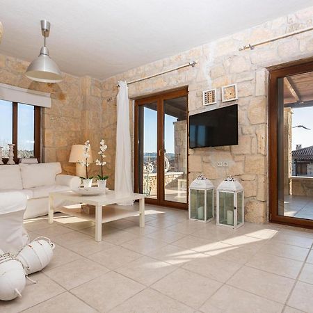 Pure White Suite Elani Siviri Bagian luar foto