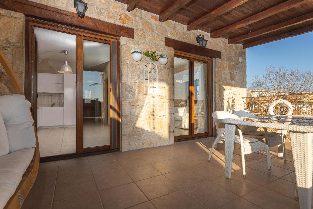 Pure White Suite Elani Siviri Bagian luar foto
